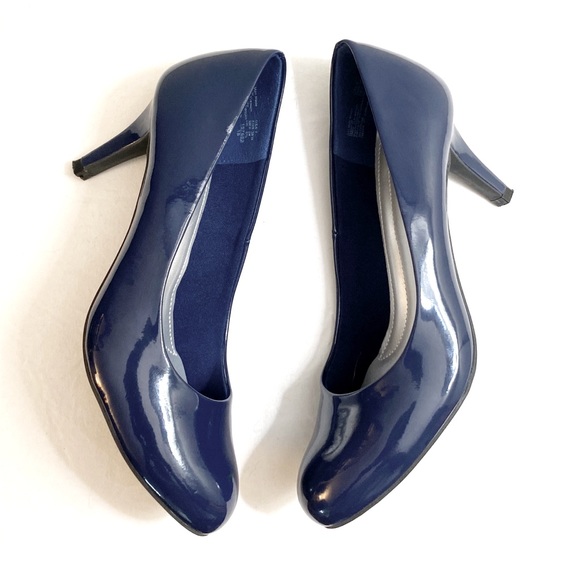 Comfort Plus by Predictions Lady’s Karmen Navy Blue Pumps